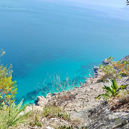 In Just 50 Mt From The Sea Apartament Cala Gonone